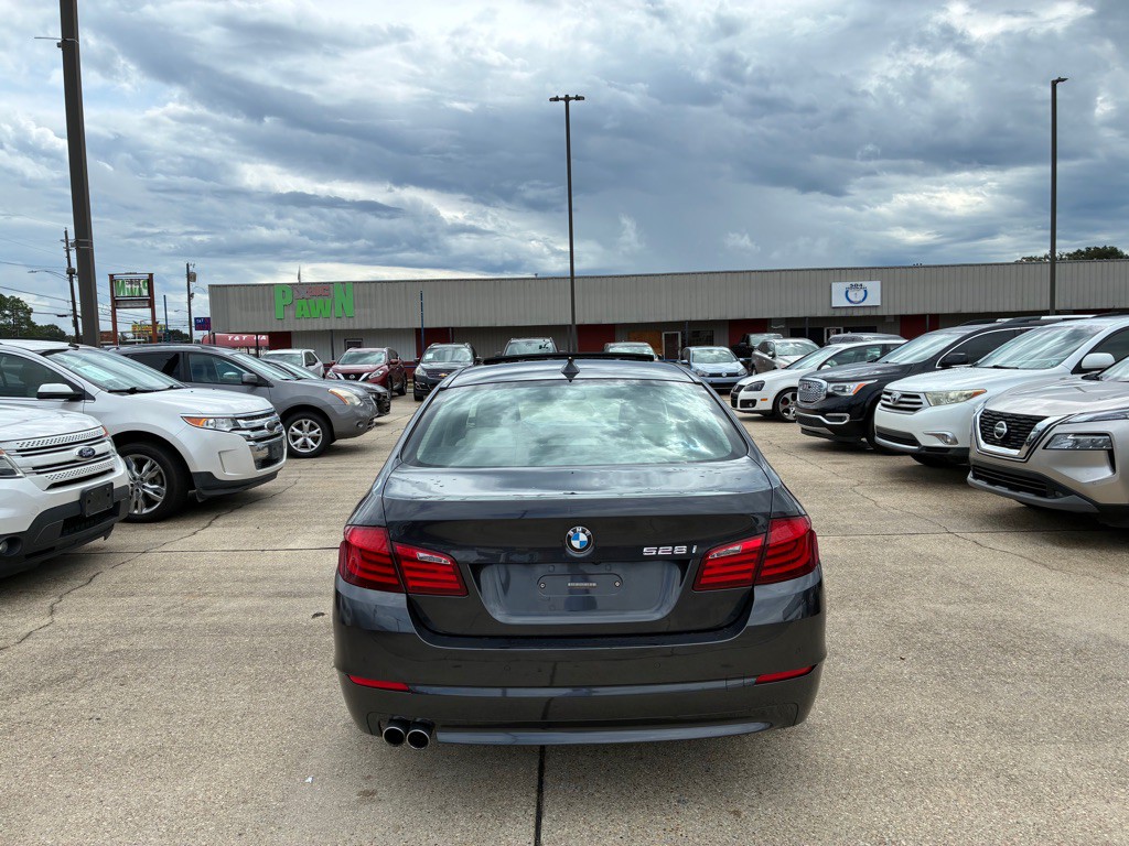 2011 BMW 5 Series Image 6