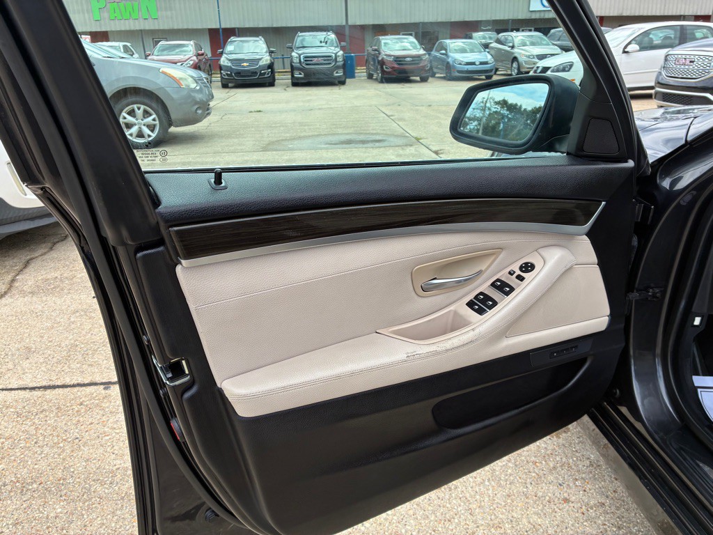 2011 BMW 5 Series Image 11