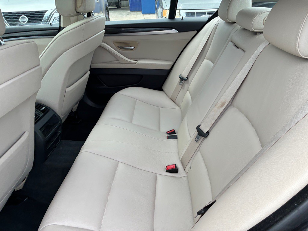 2011 BMW 5 Series Image 17