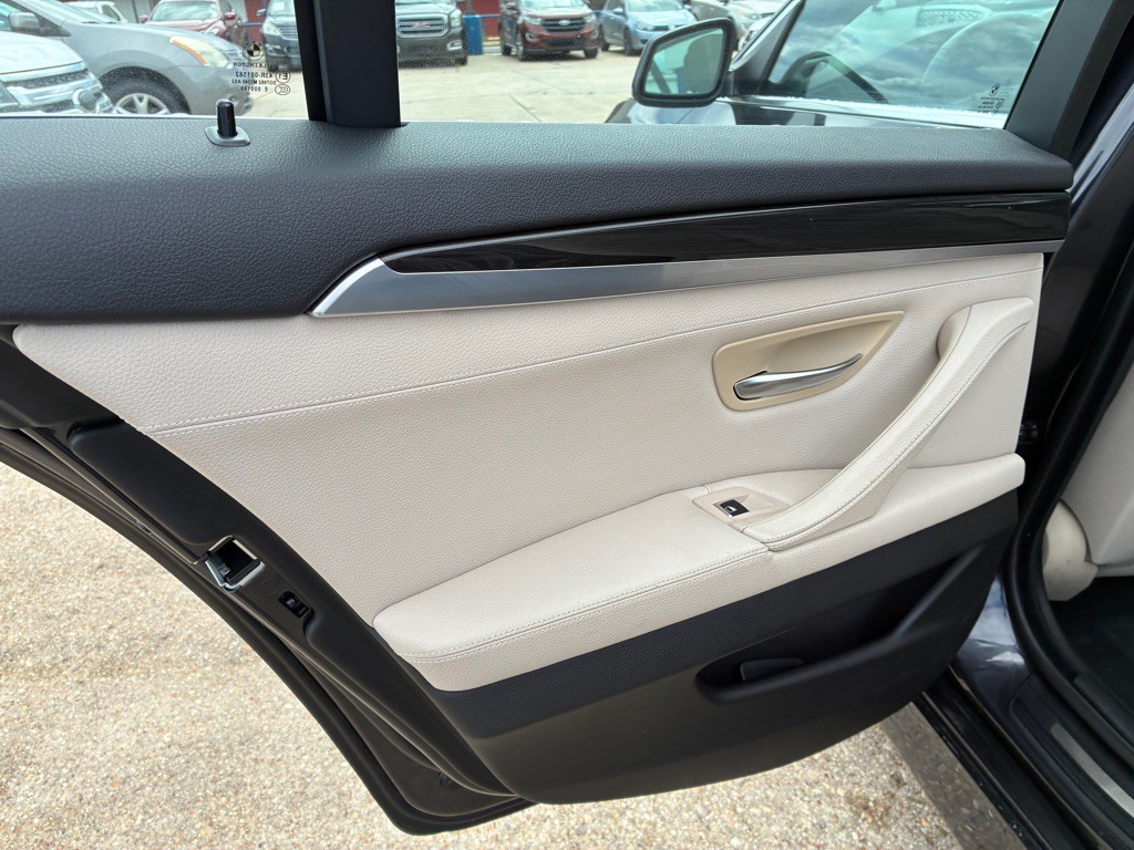 2011 BMW 5 Series Image 18