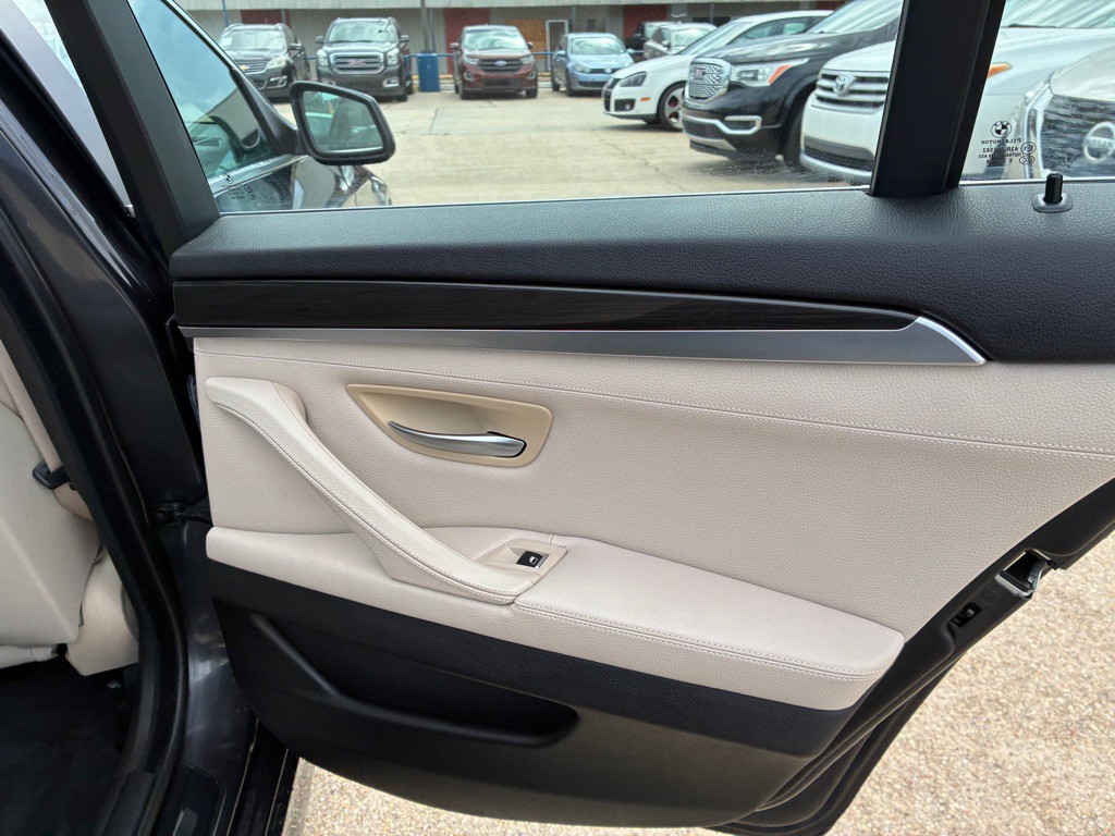 2011 BMW 5 Series Image 23