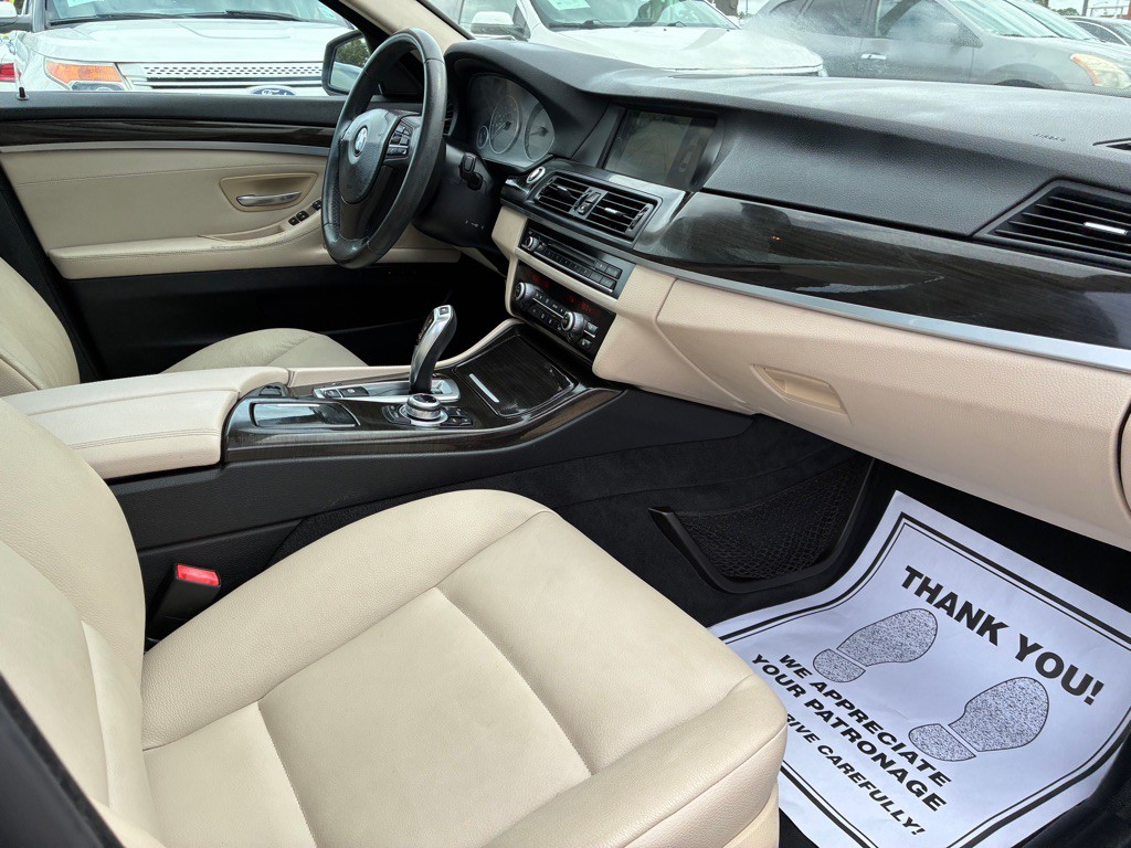 2011 BMW 5 Series Image 24