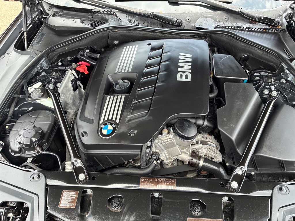 2011 BMW 5 Series Image 30