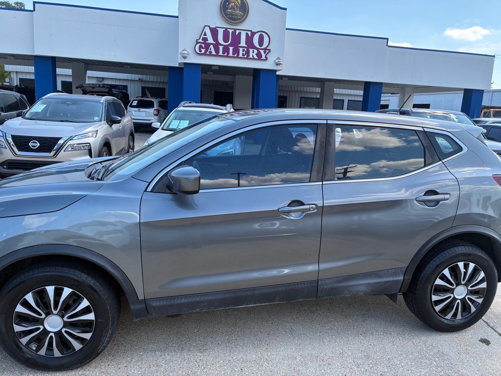 2020 Nissan Rogue Image 1
