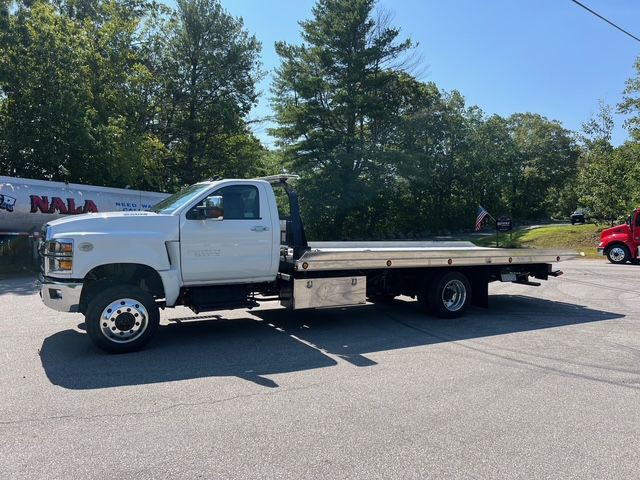 2022 Chevrolet 5500 Image 2