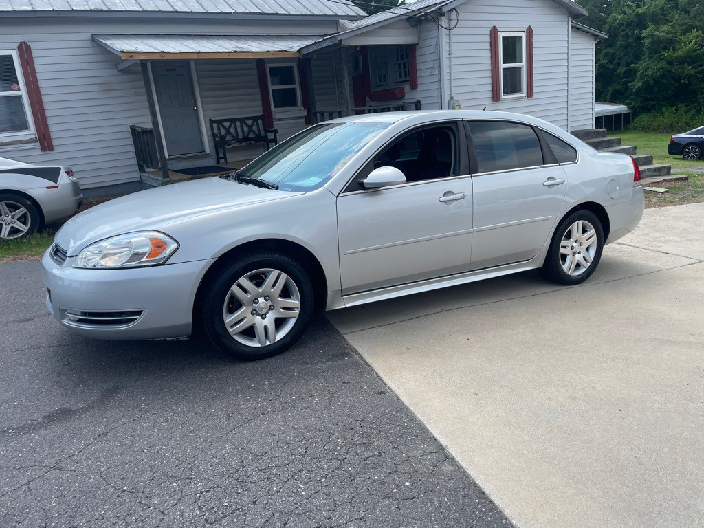2016 Chevrolet Impala Image 2