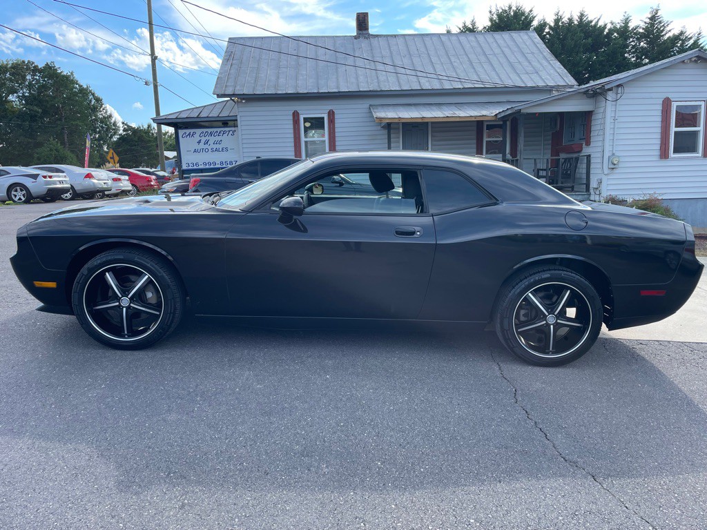 2010 Dodge Challenger Image 1