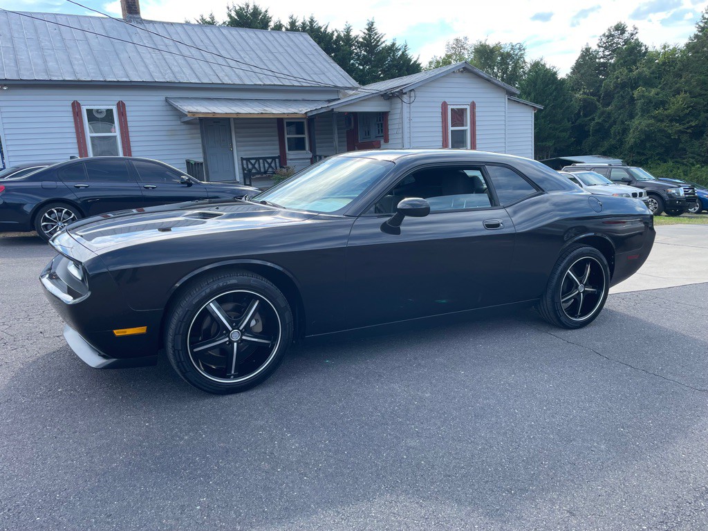 2010 Dodge Challenger Image 2