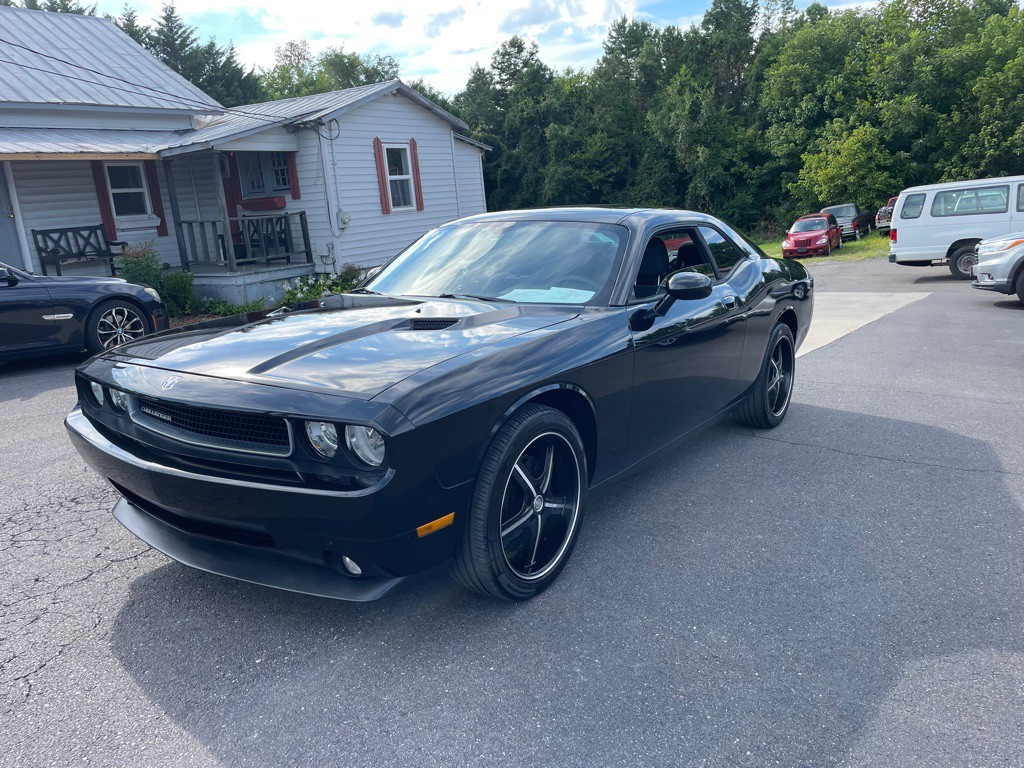 2010 Dodge Challenger Image 3