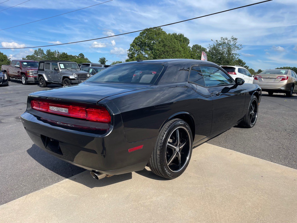 2010 Dodge Challenger Image 8