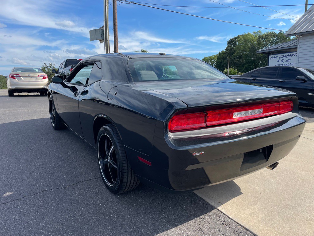 2010 Dodge Challenger Image 10