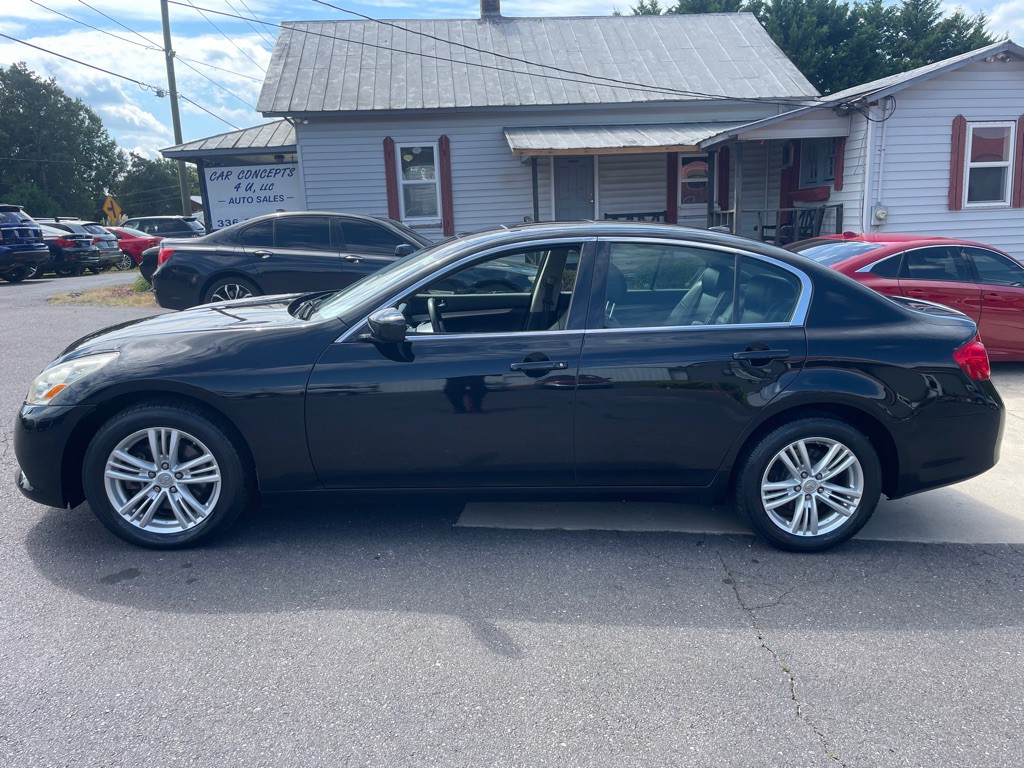 2013 INFINITI G37 Image 1