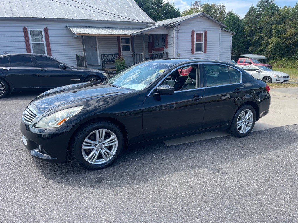 2013 INFINITI G37 Image 2