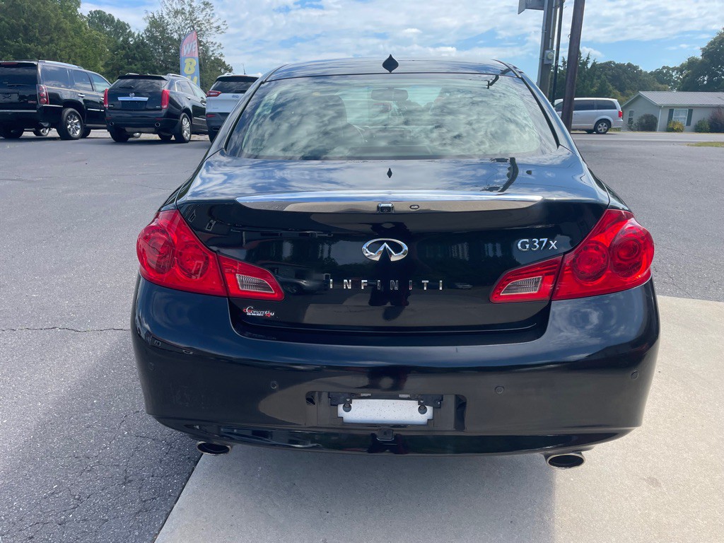 2013 INFINITI G37 Image 9