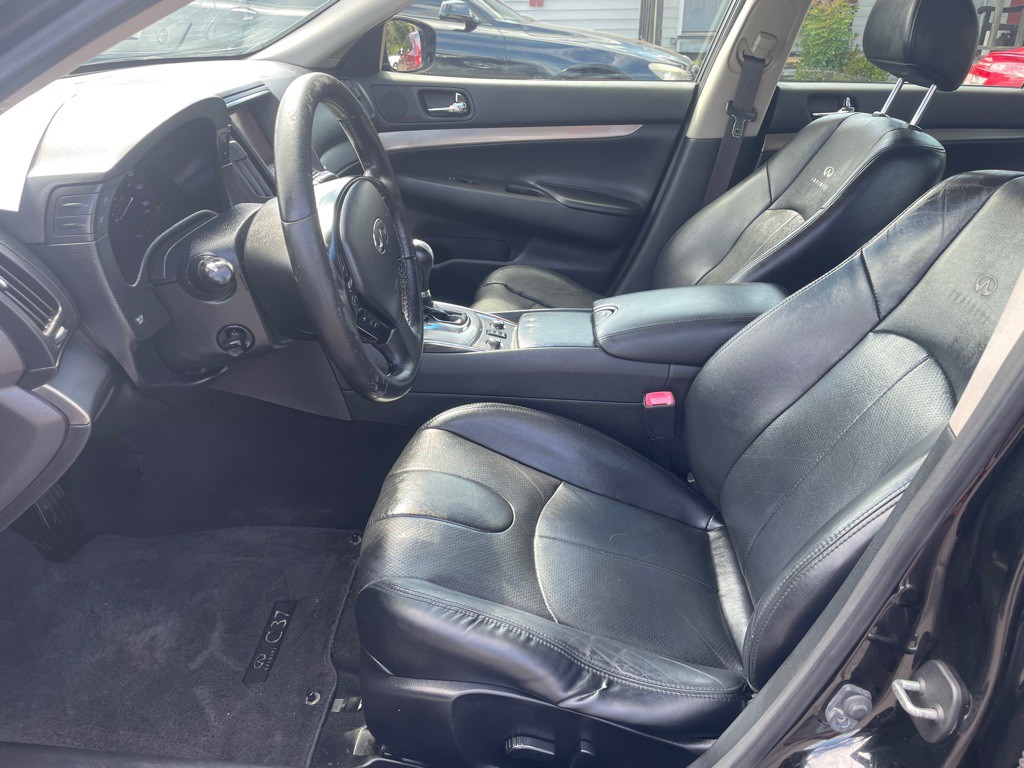2013 INFINITI G37 Image 11
