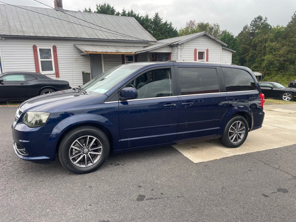 2017 Dodge Grand Caravan Image 2