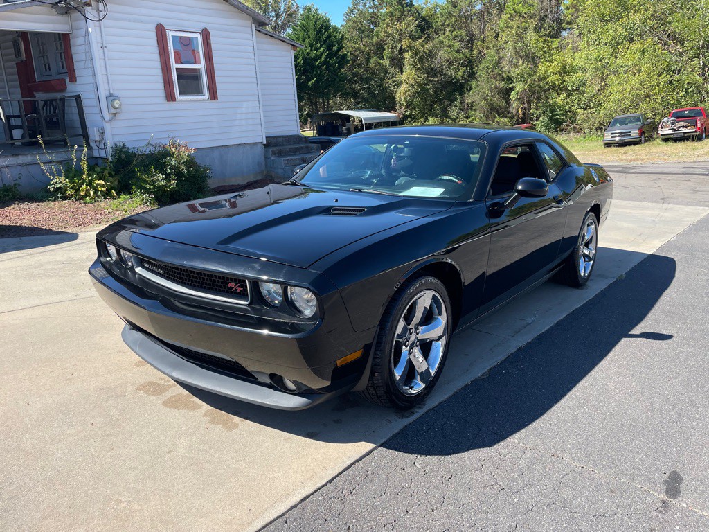 2014 Dodge Challenger Image 2