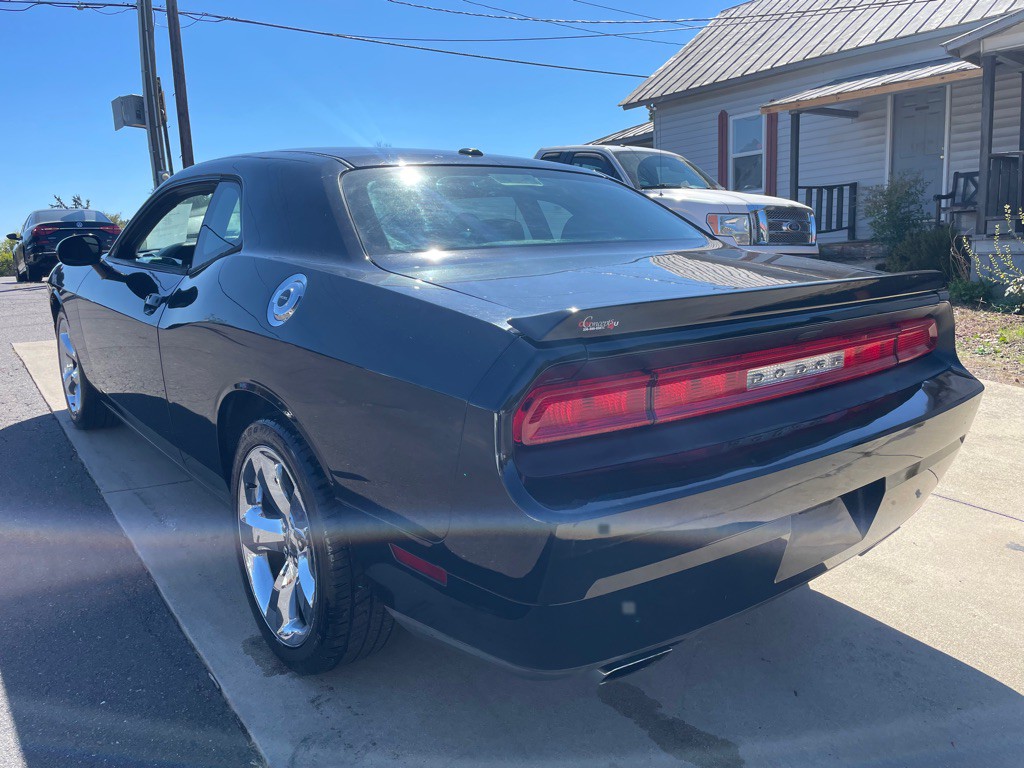 2014 Dodge Challenger Image 8