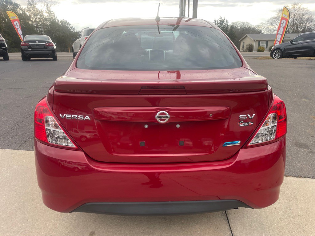 2015 Nissan Versa Image 9
