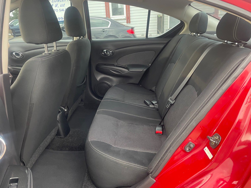 2015 Nissan Versa Image 12