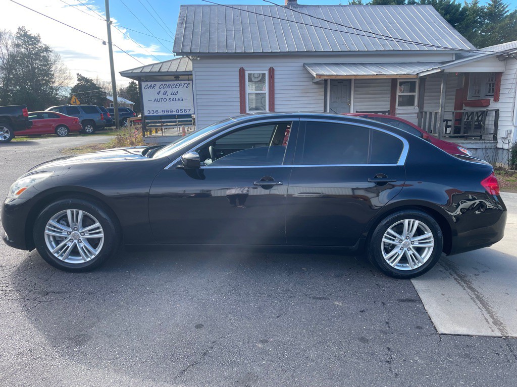 2013 INFINITI G37 Image 1