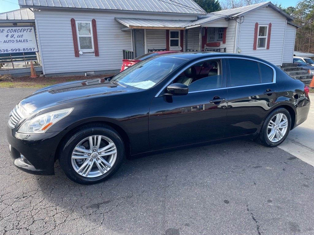 2013 INFINITI G37 Image 2