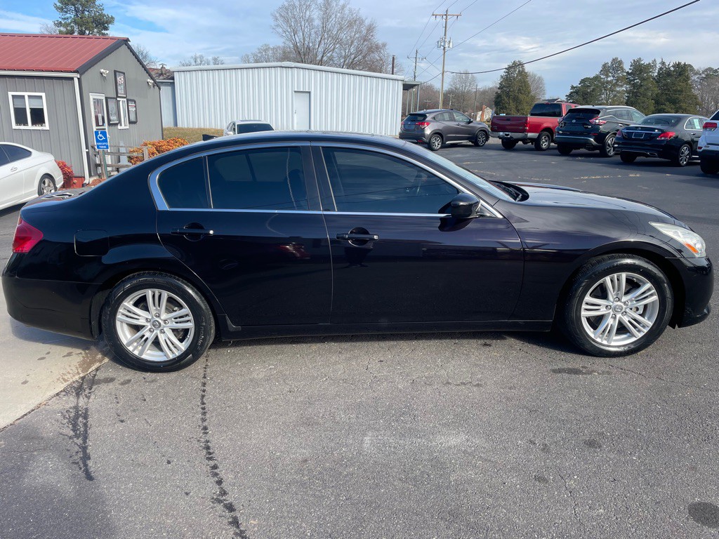 2013 INFINITI G37 Image 7