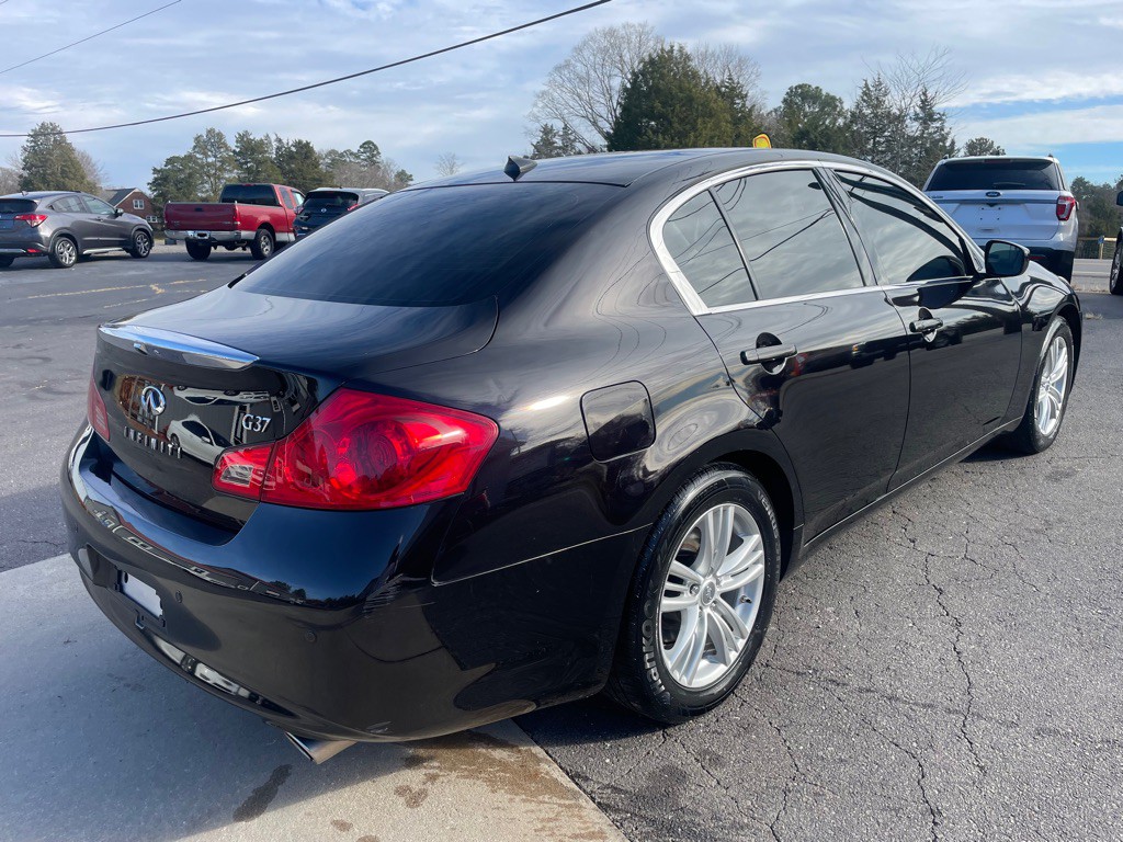 2013 INFINITI G37 Image 8
