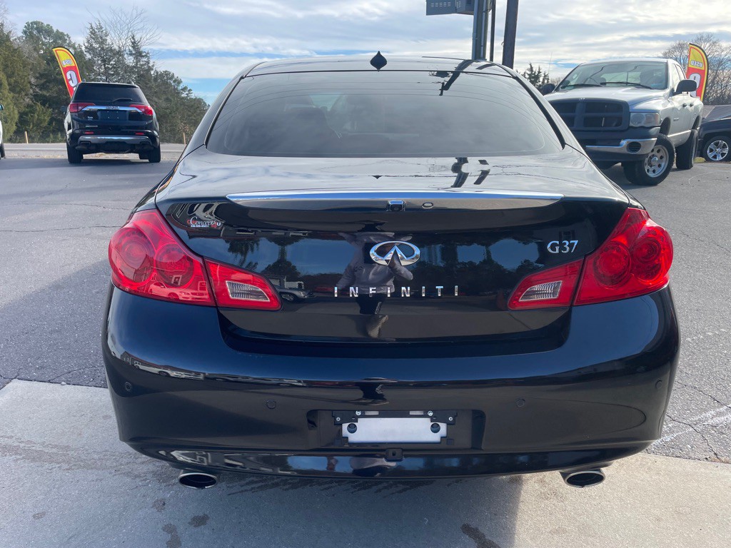 2013 INFINITI G37 Image 9