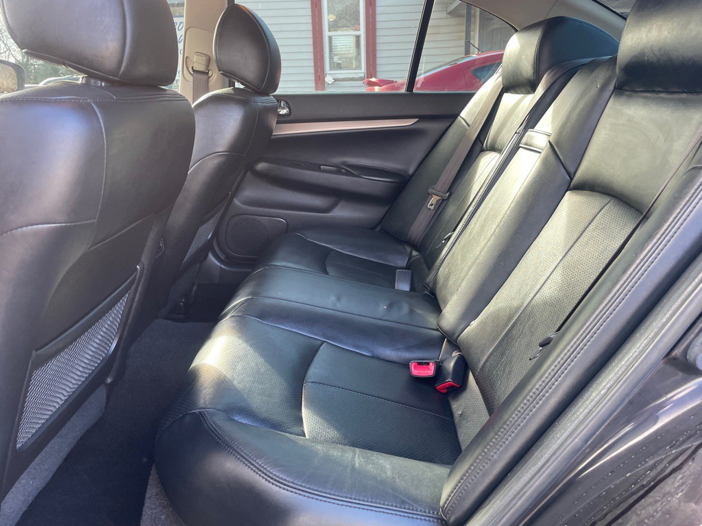 2013 INFINITI G37 Image 12