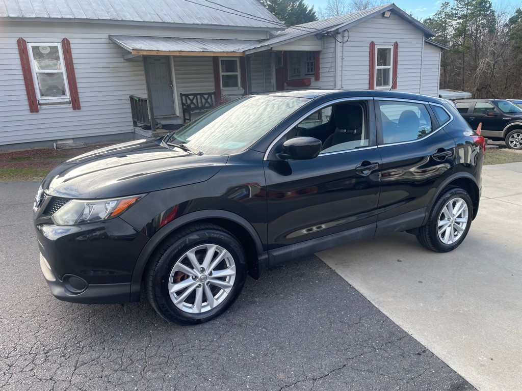 2017 Nissan Rogue Image 2