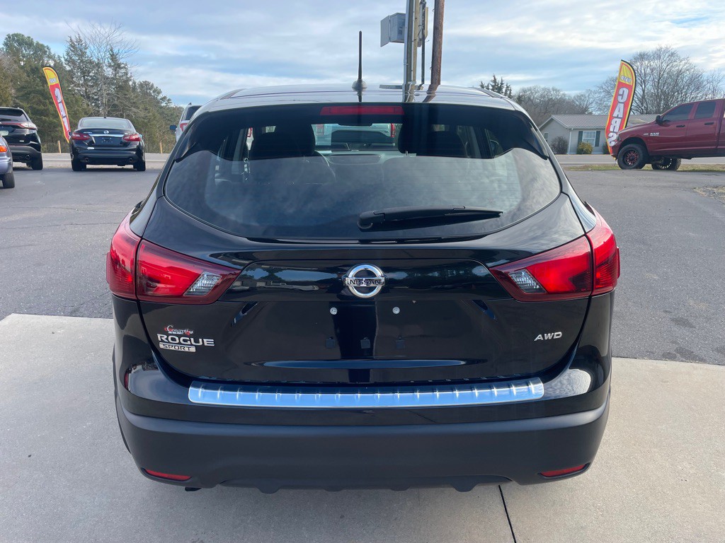 2017 Nissan Rogue Image 9