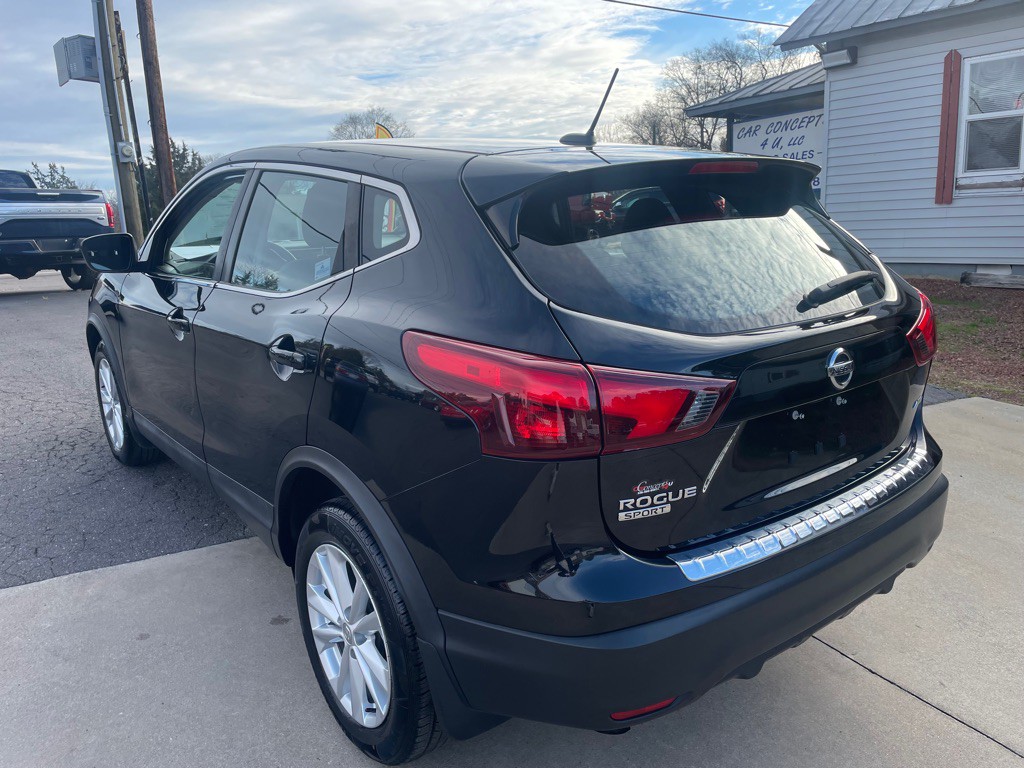 2017 Nissan Rogue Image 10