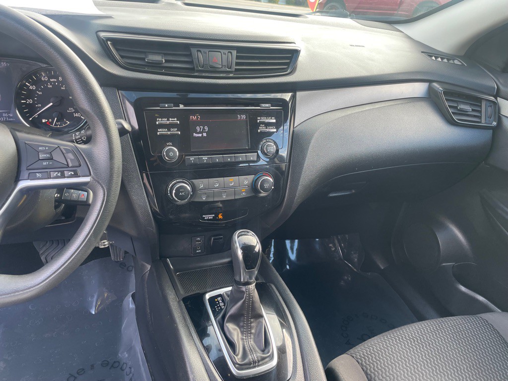 2017 Nissan Rogue Image 16