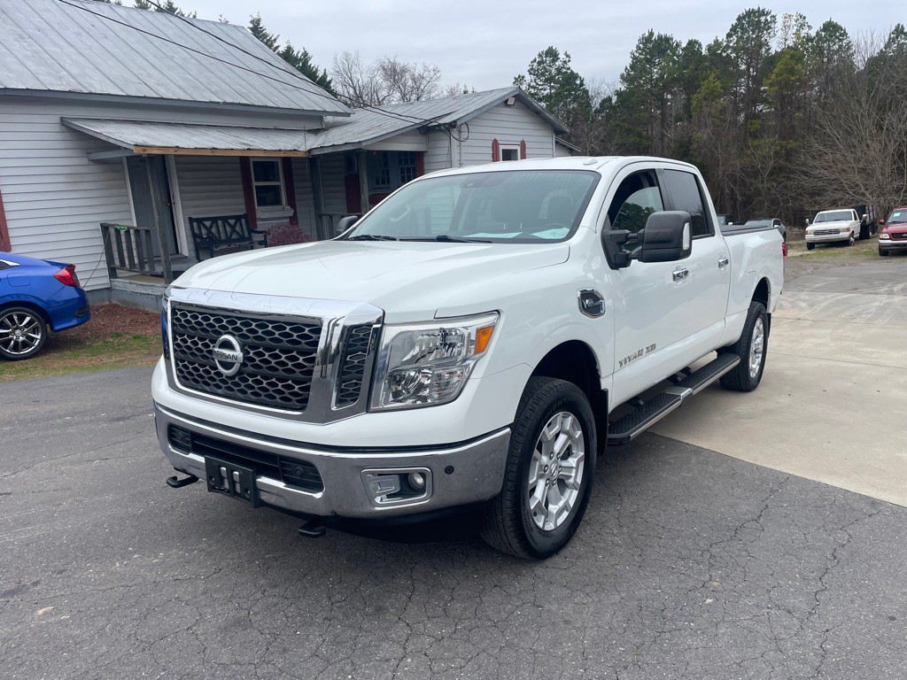 2017 Nissan Titan Image 3