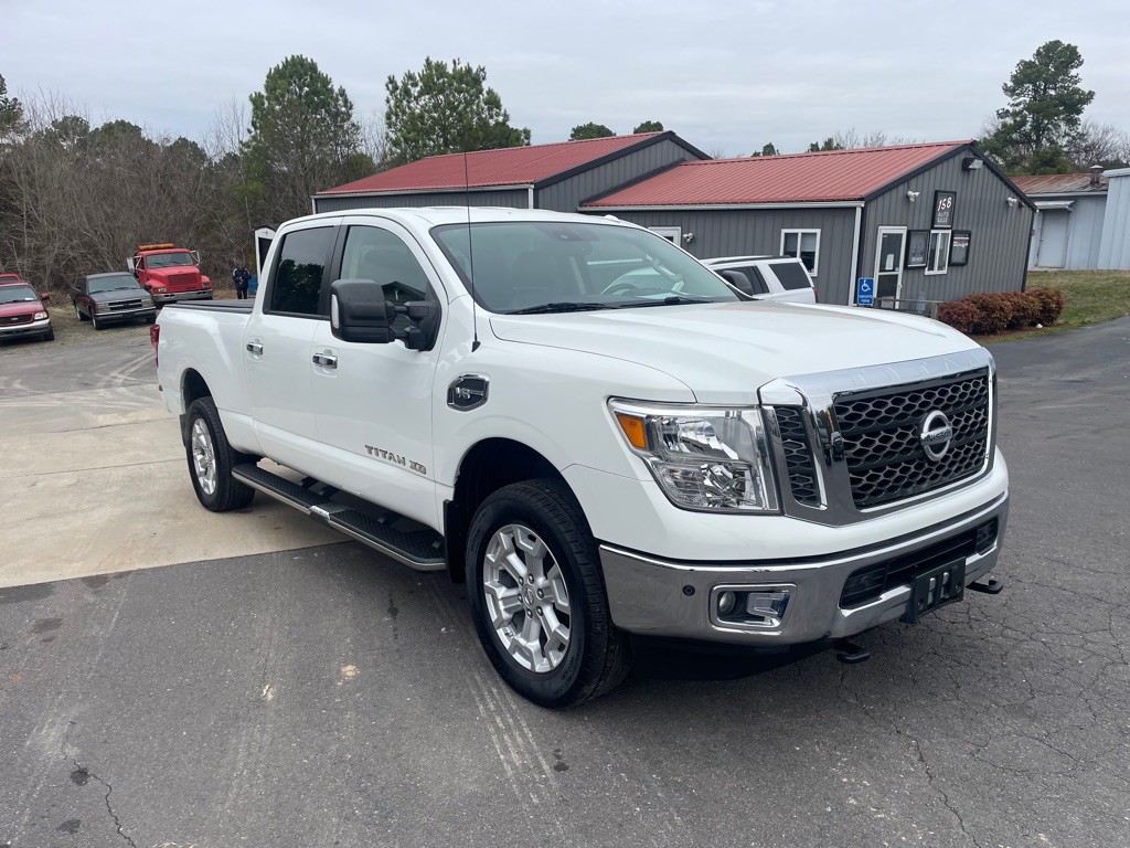 2017 Nissan Titan Image 5