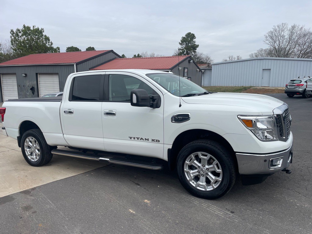 2017 Nissan Titan Image 6