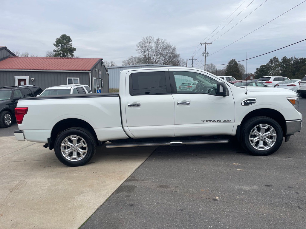 2017 Nissan Titan Image 7