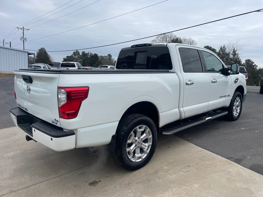 2017 Nissan Titan Image 8