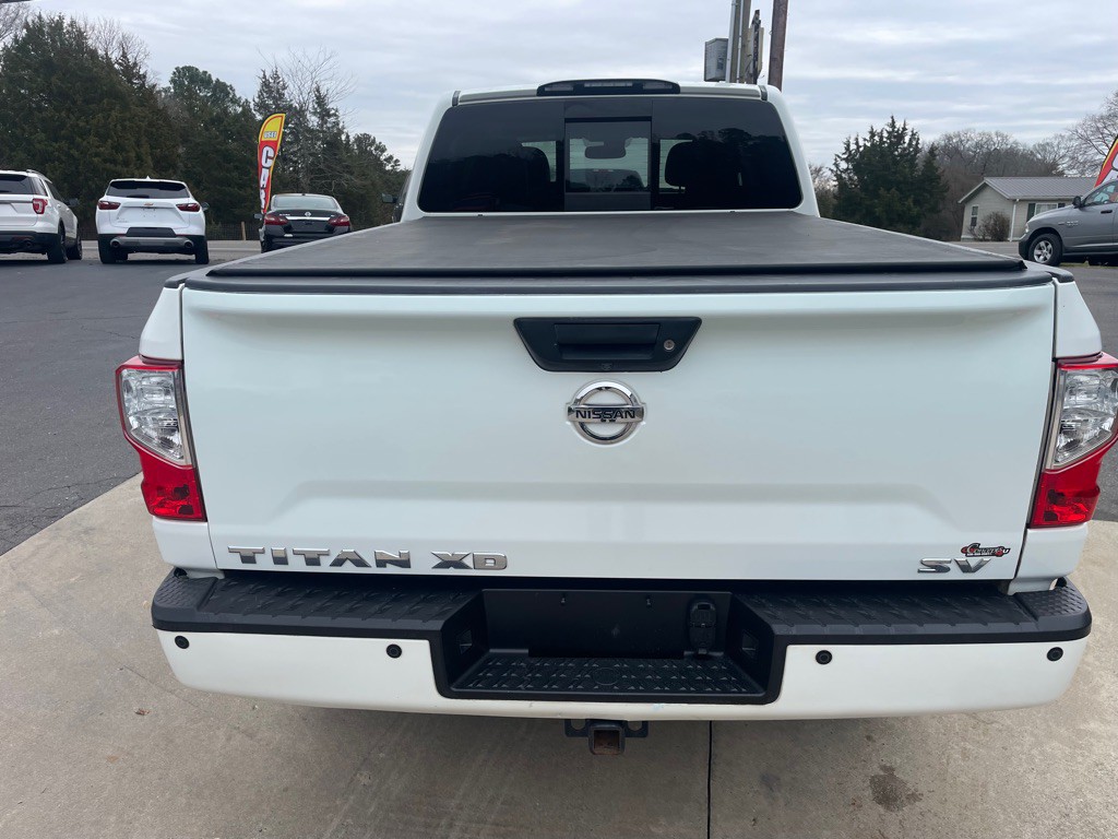 2017 Nissan Titan Image 9