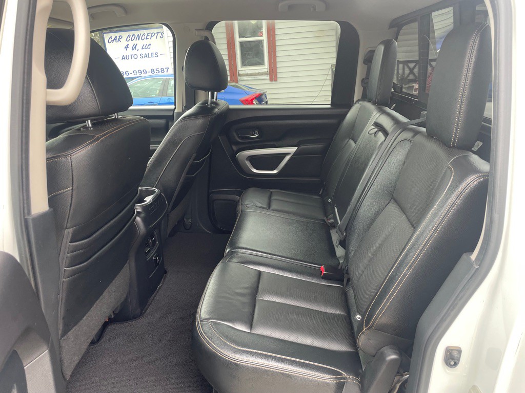 2017 Nissan Titan Image 12