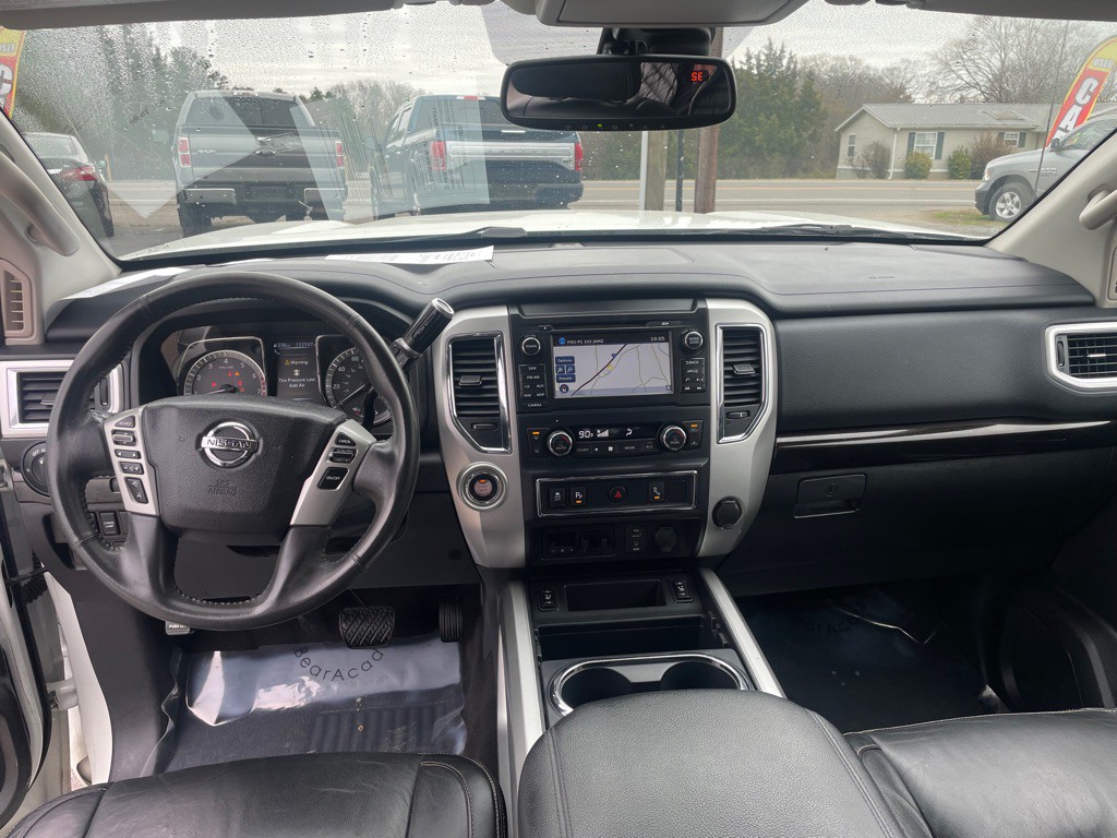 2017 Nissan Titan Image 13