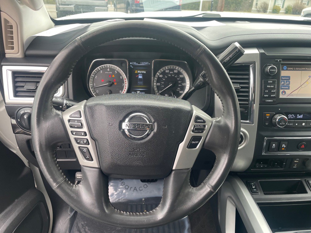 2017 Nissan Titan Image 14