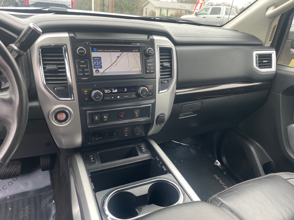 2017 Nissan Titan Image 15