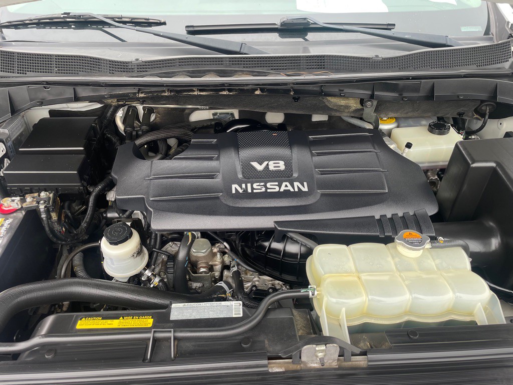 2017 Nissan Titan Image 16