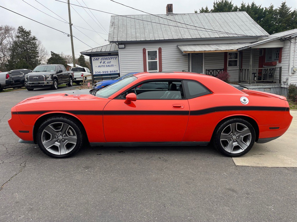 2009 Dodge Challenger Image 1