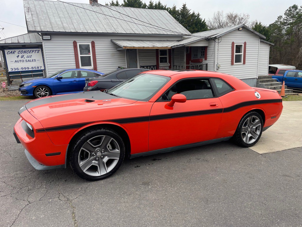 2009 Dodge Challenger Image 2
