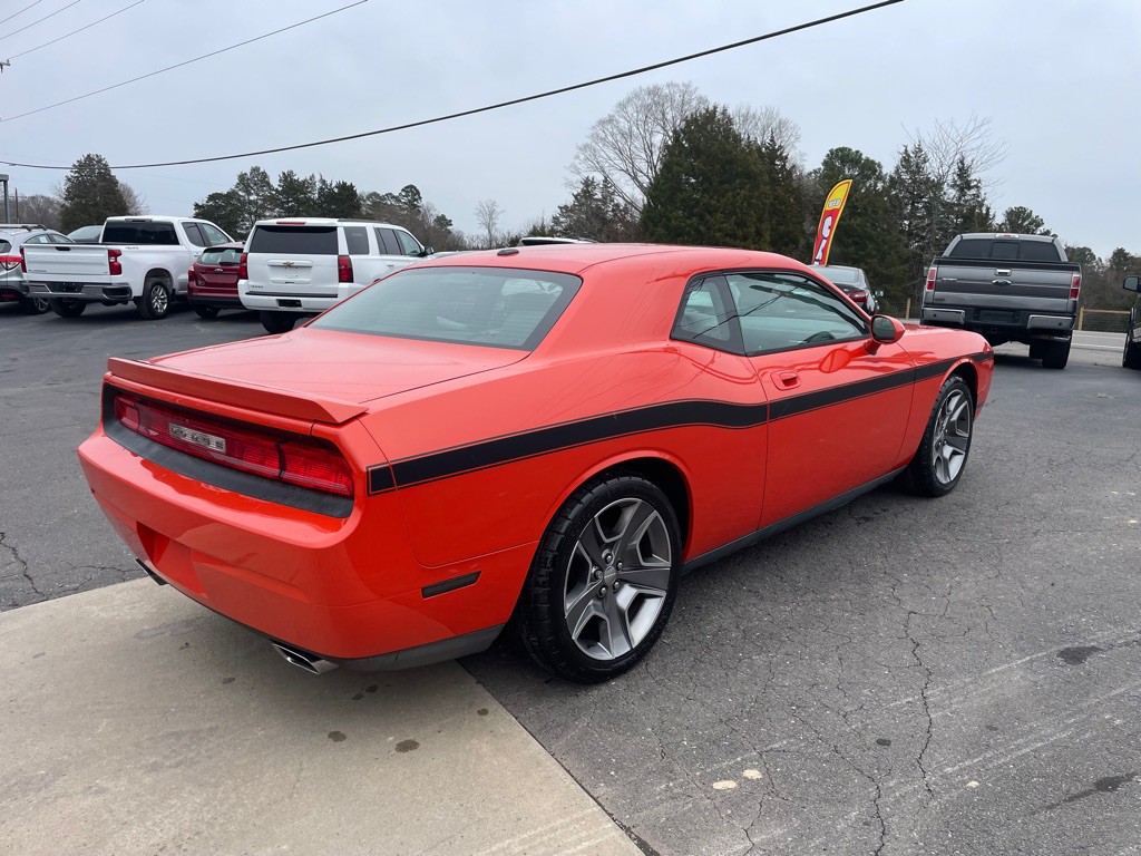 2009 Dodge Challenger Image 8