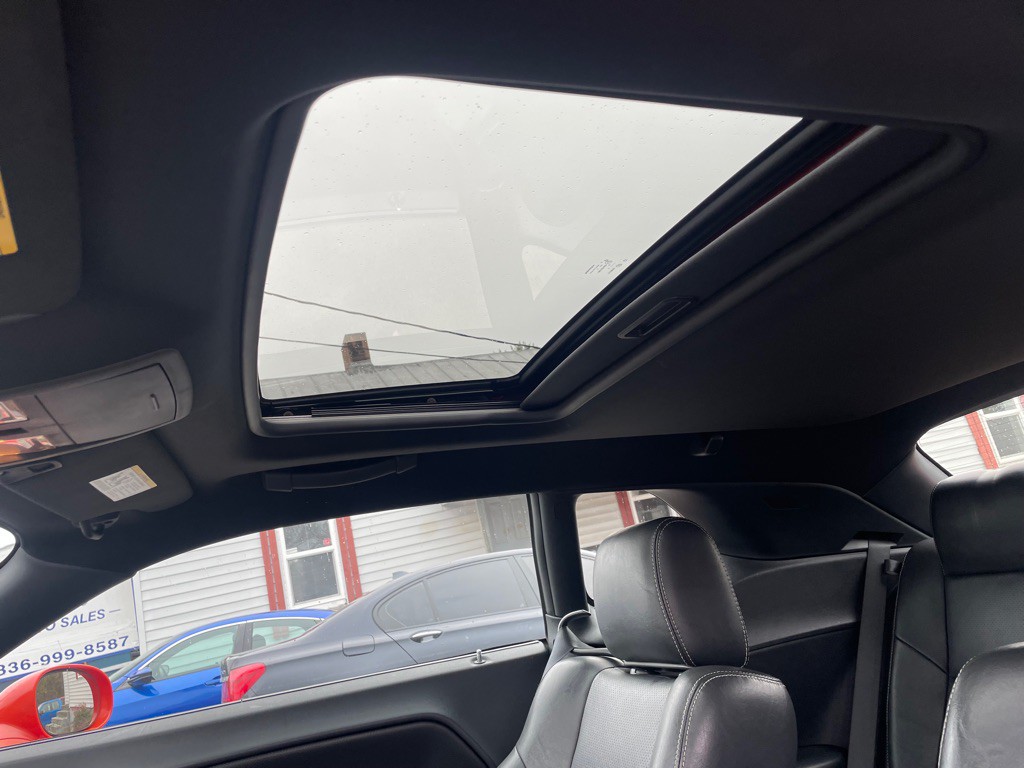 2009 Dodge Challenger Image 16