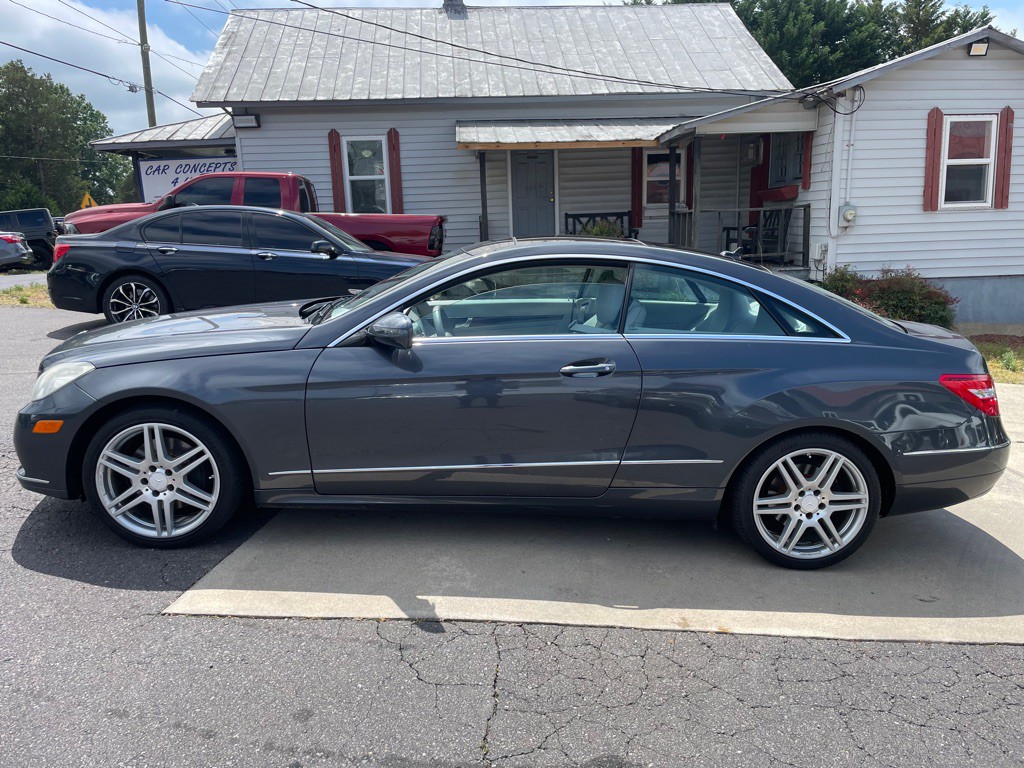 2010 Mercedes-Benz E-Class Image 1